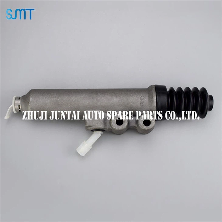 کلچ پر ماسٹر سلنڈر